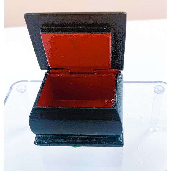 Vintage Black Lacquer Russian Folk Art Wooden Box - Size for Pills or Rings - Picture 3 of 10